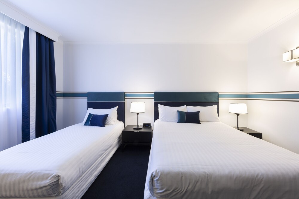 Ramada by Wyndham Diplomat Canberra