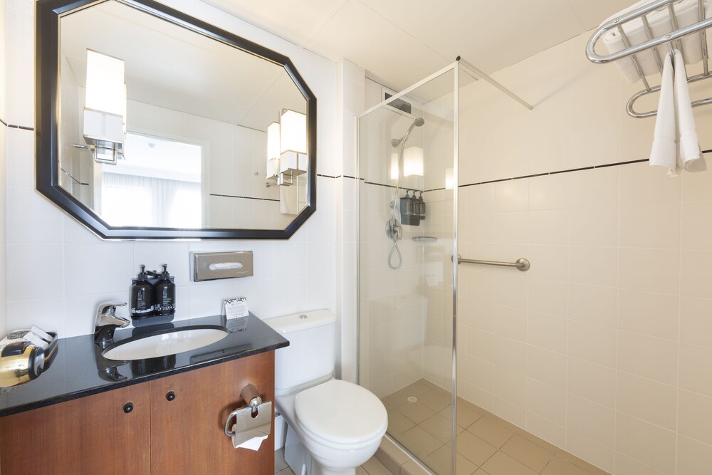 Ramada by Wyndham Diplomat Canberra