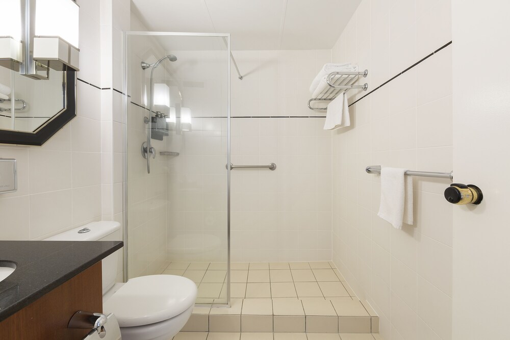 Ramada by Wyndham Diplomat Canberra