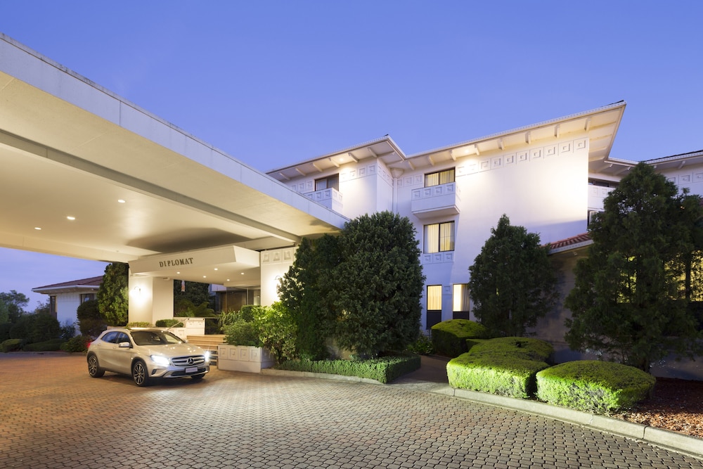 Ramada by Wyndham Diplomat Canberra