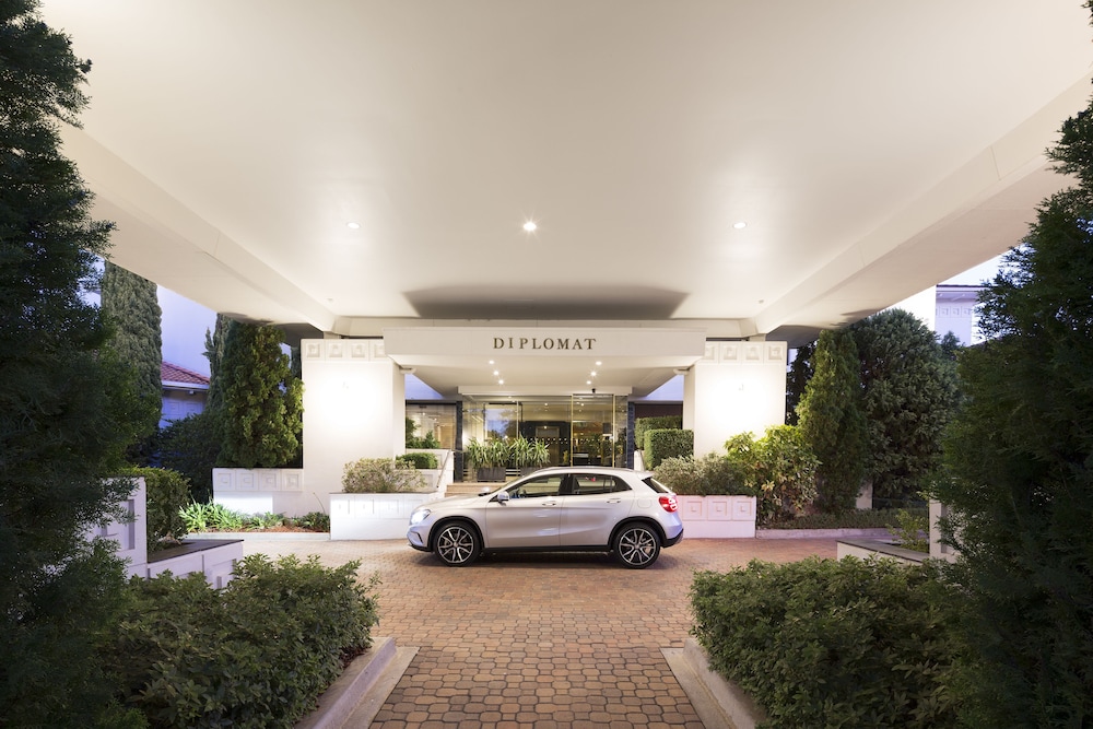 Ramada by Wyndham Diplomat Canberra