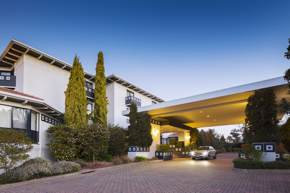 Ramada by Wyndham Diplomat Canberra