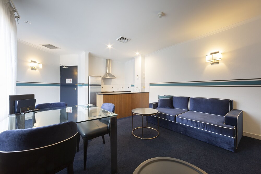 Ramada by Wyndham Diplomat Canberra