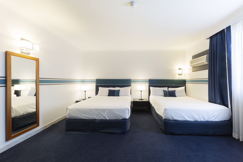 Ramada by Wyndham Diplomat Canberra