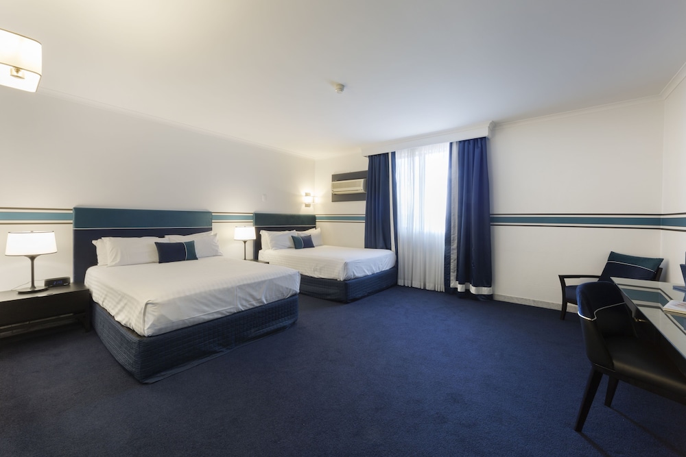 Ramada by Wyndham Diplomat Canberra