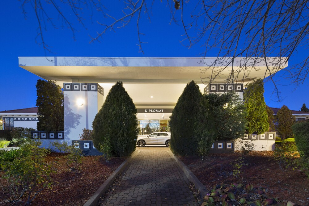 Ramada by Wyndham Diplomat Canberra