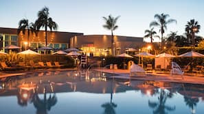 2 outdoor pools