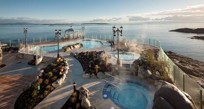 Oak Bay Beach Hotel