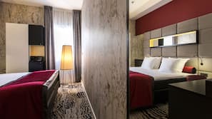 Hypo-allergenic bedding, in-room safe, desk, blackout curtains