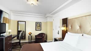 Premium bedding, pillowtop beds, in-room safe, desk