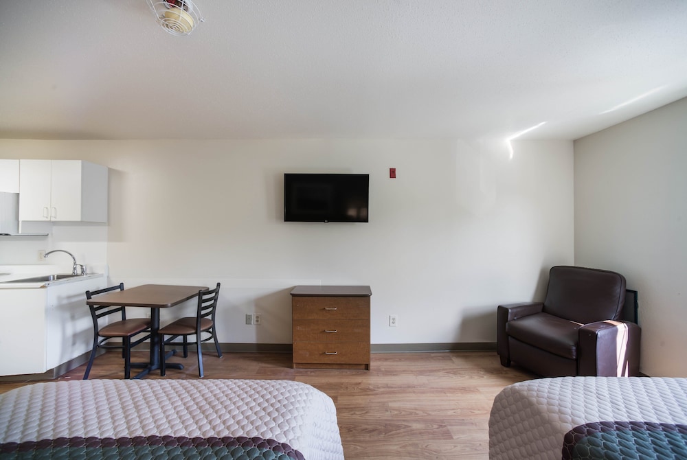 Room, HomeTowne Studios by Red Roof St. Louis - Airport/ N Lindbergh