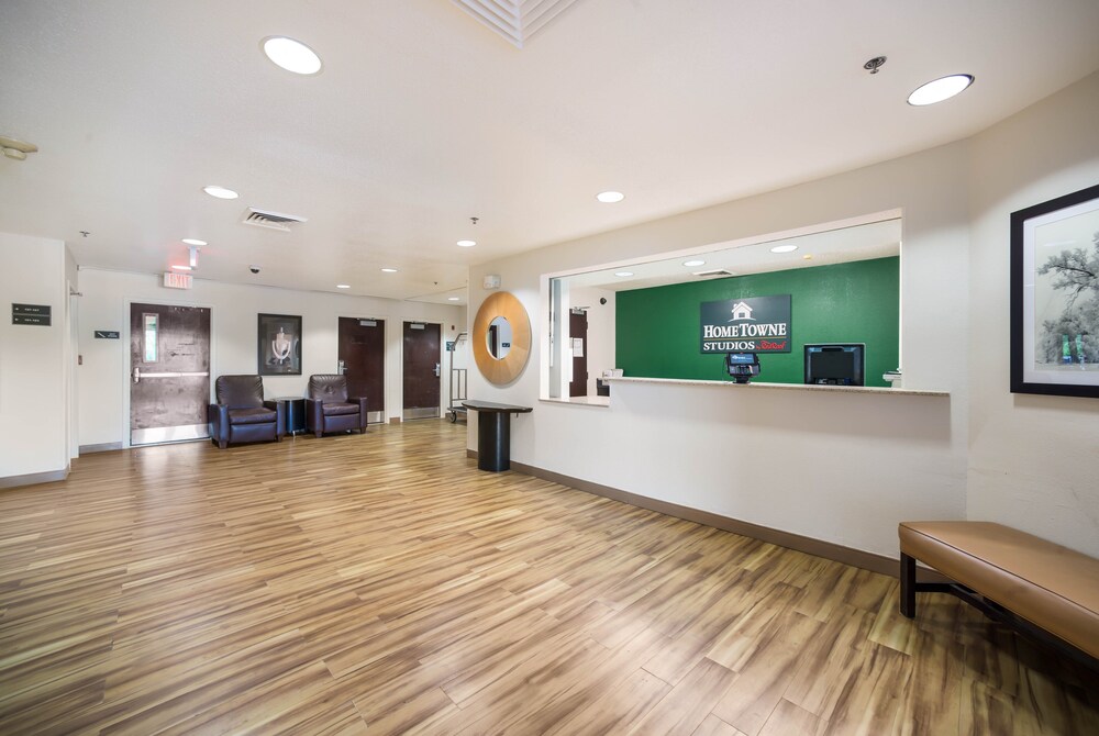 Lobby, HomeTowne Studios by Red Roof St. Louis - Airport/ N Lindbergh