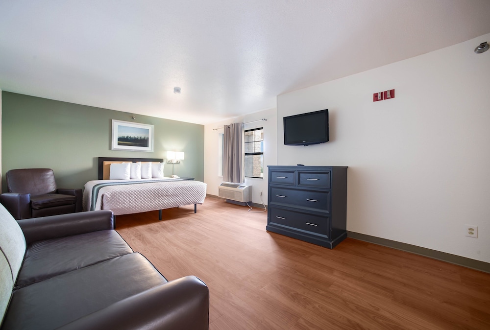 Room, HomeTowne Studios by Red Roof St. Louis - Airport/ N Lindbergh