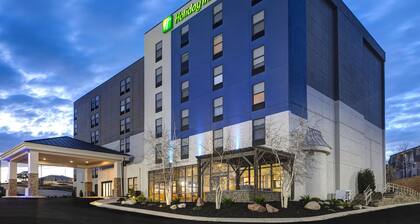 Holiday Inn Express & Suites Central Omaha, an IHG Hotel