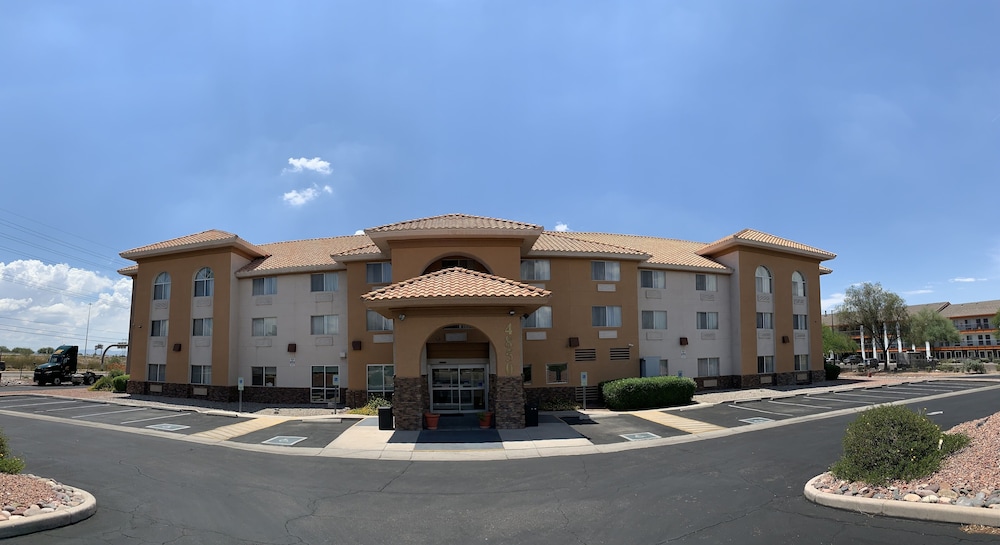 Front of property, Comfort Inn & Suites near Kino Sports Complex