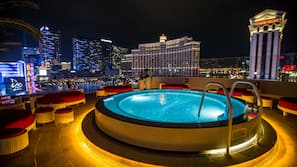 Outdoor spa bath