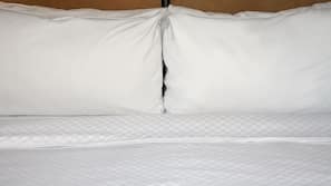 1 bedroom, premium bedding, in-room safe, desk