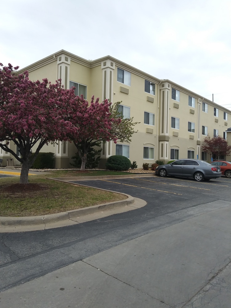 Comfort Inn South Tulsa - Woodland Hills