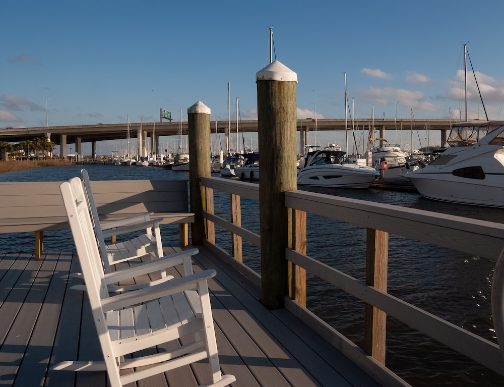 Courtyard Charleston Waterfront by Marriott in Charleston Best Rates