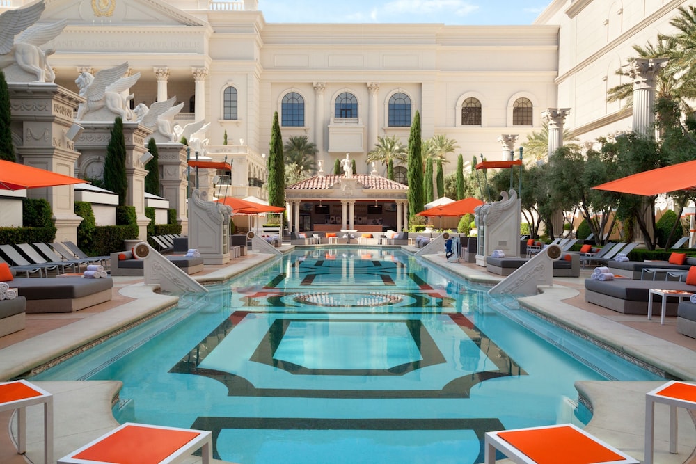 Outdoor pool, Caesars Palace