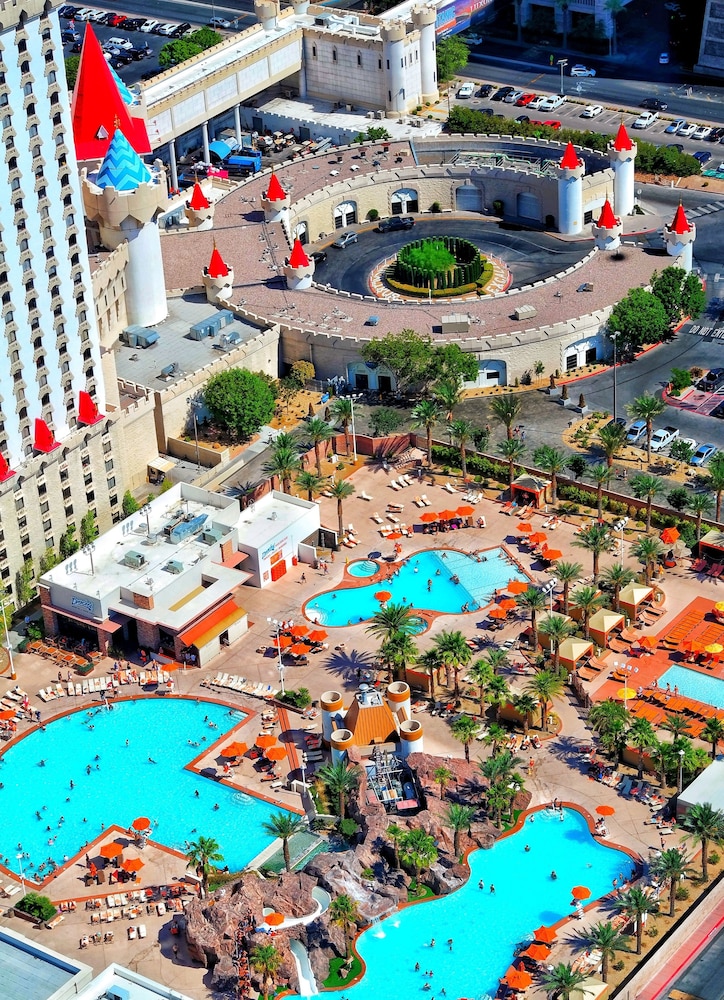 Pool, Excalibur Hotel & Casino