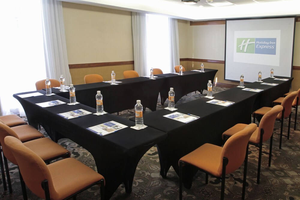 Holiday Inn Express Monterrey Galerias