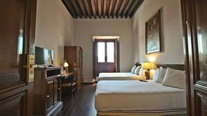 Ropa de cama de alta calidad, escritorio, cortinas opacas