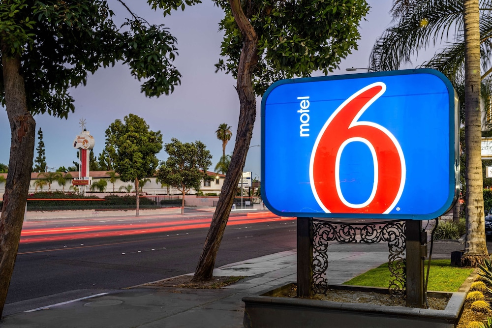 Motel 6 Anaheim, CA - Convention Center