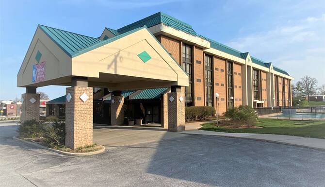Surestay Plus Hotel By Best Western St Louis Westport In St Louis Mo Expedia