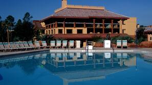 4 piscine all'aperto