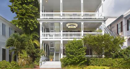 Island City House Hotel