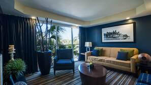 Pillowtop beds, in-room safe, desk, blackout drapes