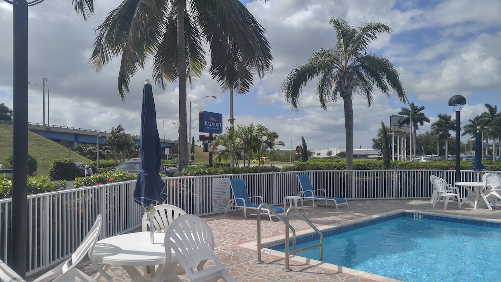 Outdoor pool, Baymont by Wyndham Florida City