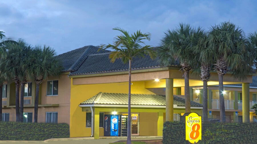 Super 8 by Wyndham Dania/Fort Lauderdale Arpt