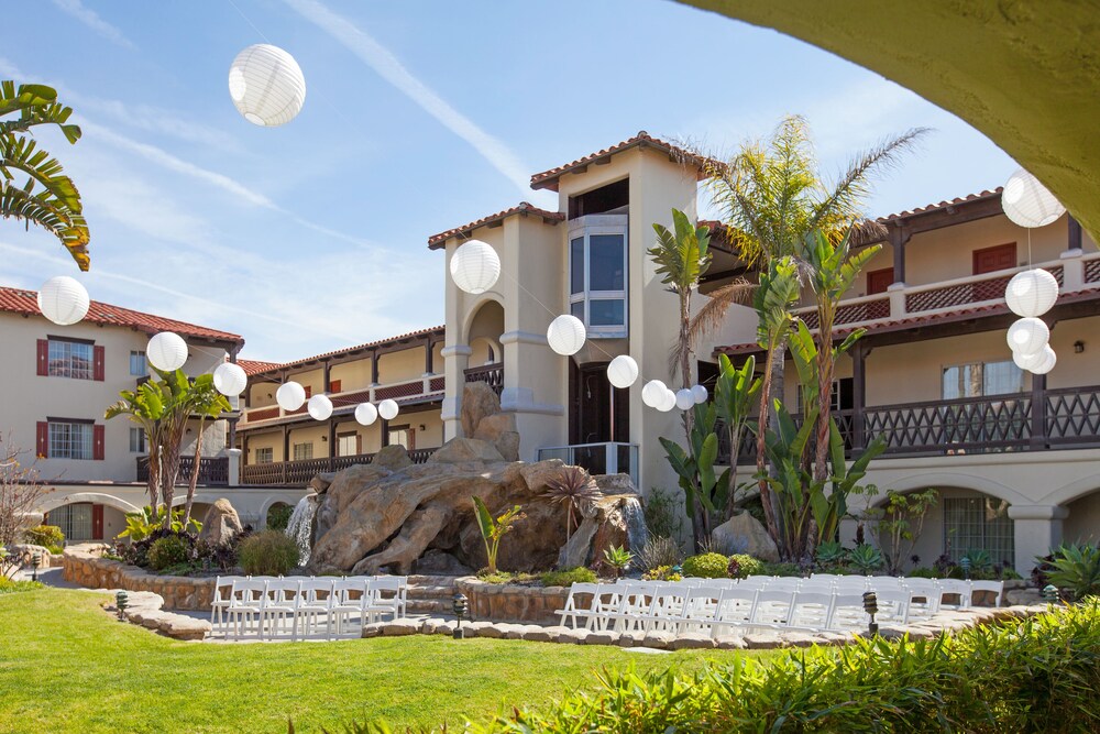 Terrace/patio, Zachari Dunes on Mandalay Beach, Curio Collection by Hilton