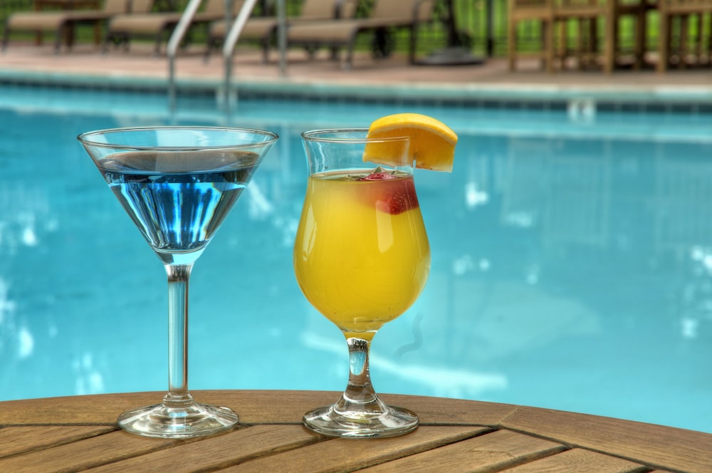 Outdoor pool, Inn Marin and Suites, Ascend Hotel Collection