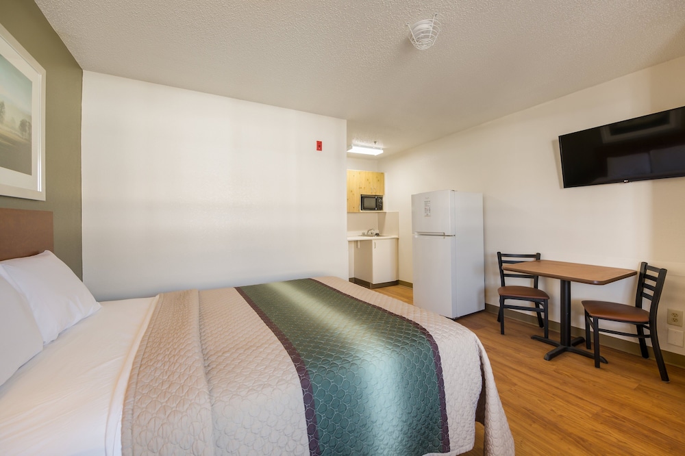 HomeTowne Studios by Red Roof Spartanburg Asheville Highway