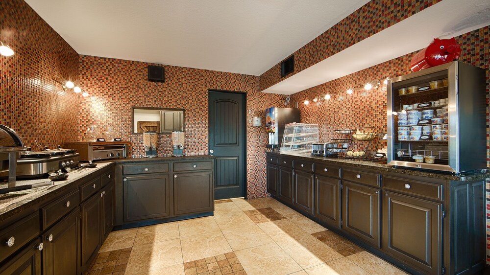 Breakfast area, Best Western Windsor Suites