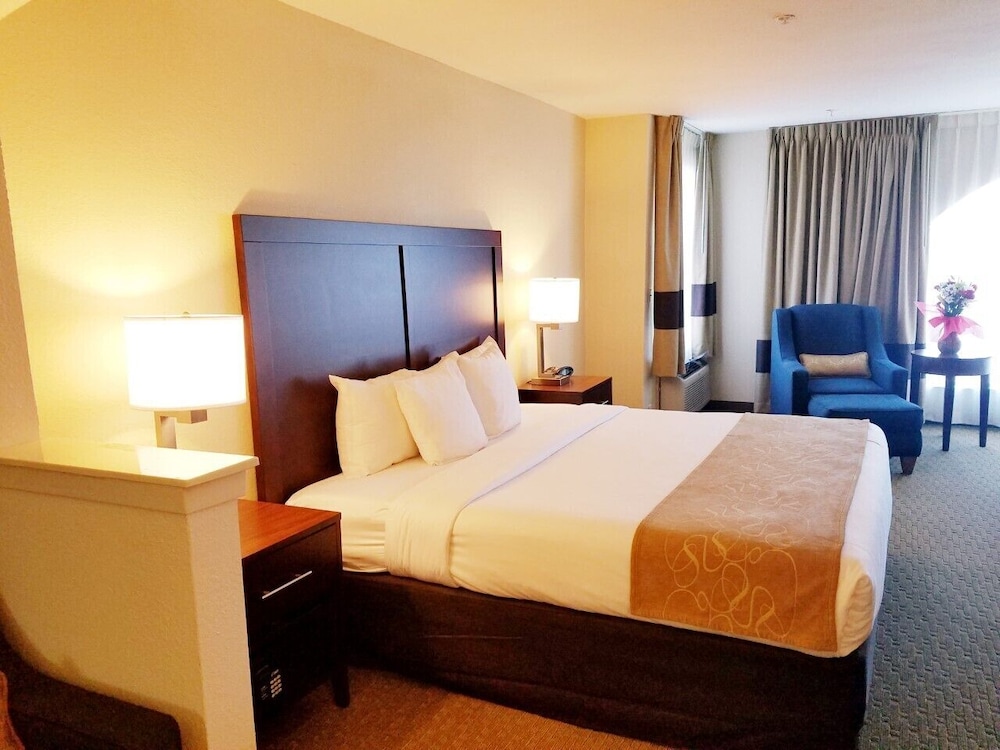 Comfort Suites Las Colinas Center