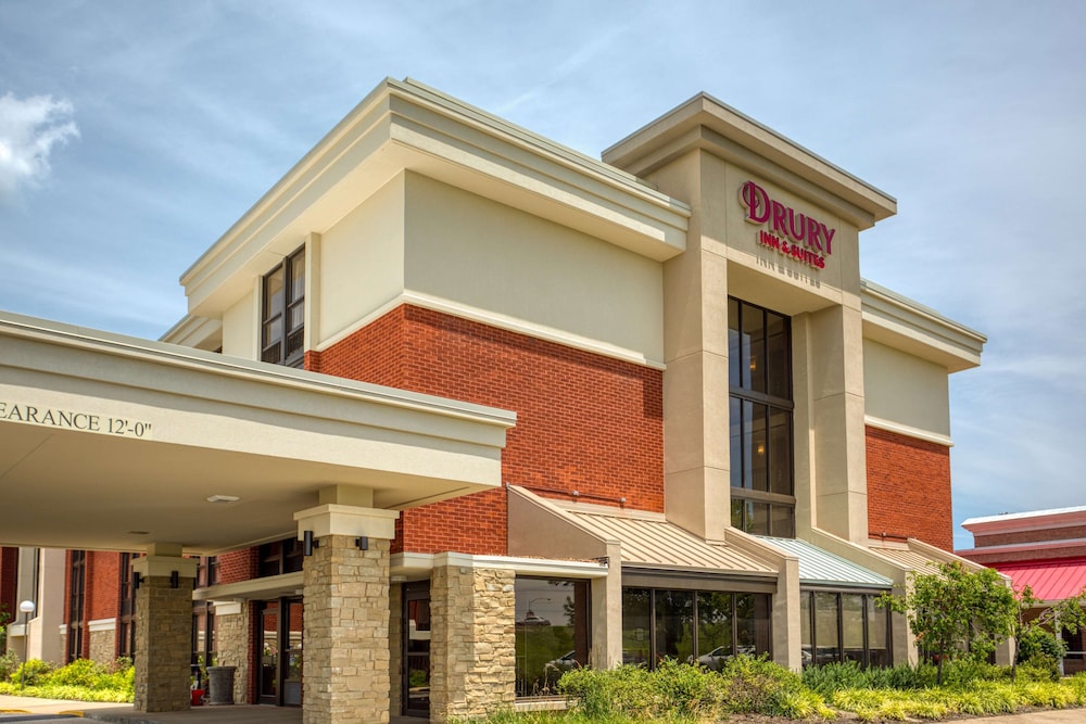 Drury Inn & Suites St. Louis Fairview Heights