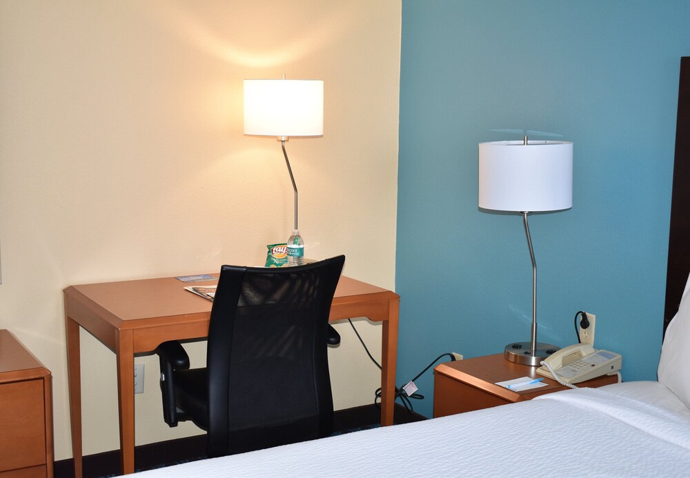 Fairfield Inn Suites Marriott Albuquerque Airport  2017 Room