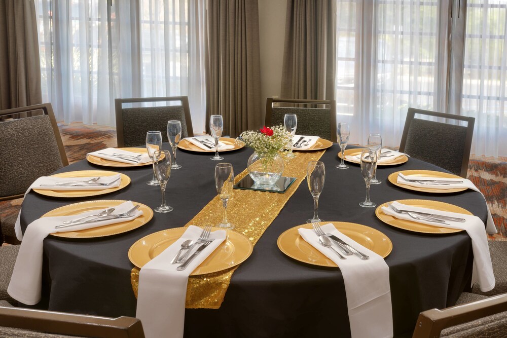 Courtyard By Marriott Albuquerque In Albuquerque Nm Expedia