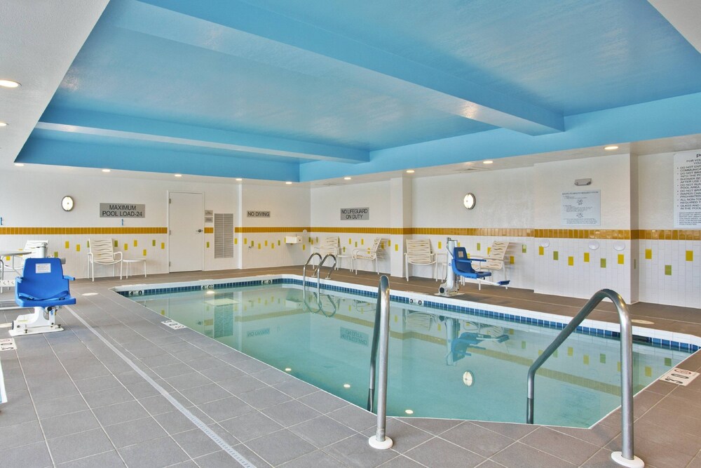 Indoor pool, Fairfield Inn & Suites by Marriott Madison West/Middleton