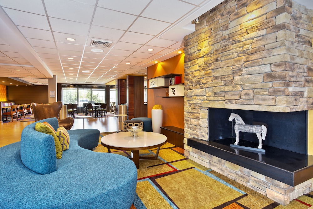 Lobby, Fairfield Inn & Suites by Marriott Madison West/Middleton