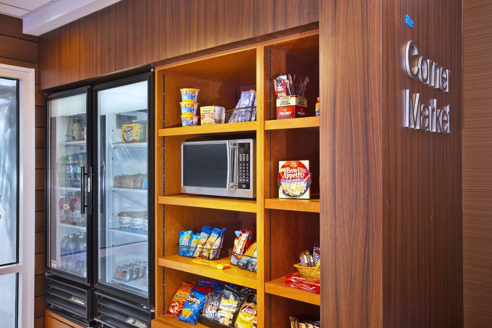 Snack bar, Fairfield Inn & Suites by Marriott Madison West/Middleton