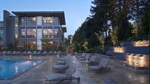 2 indoor pools, outdoor pool