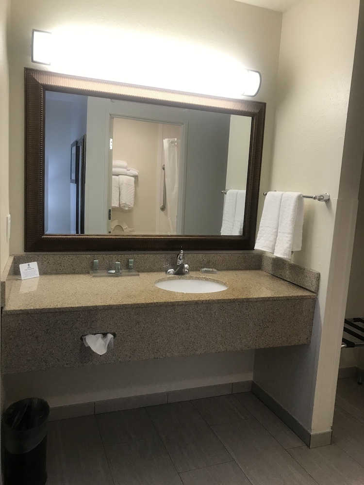 Regency Inn & Suites