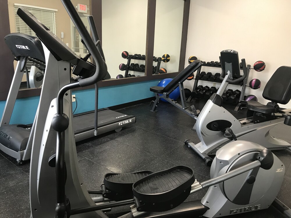 Fitness facility, Regency Inn & Suites