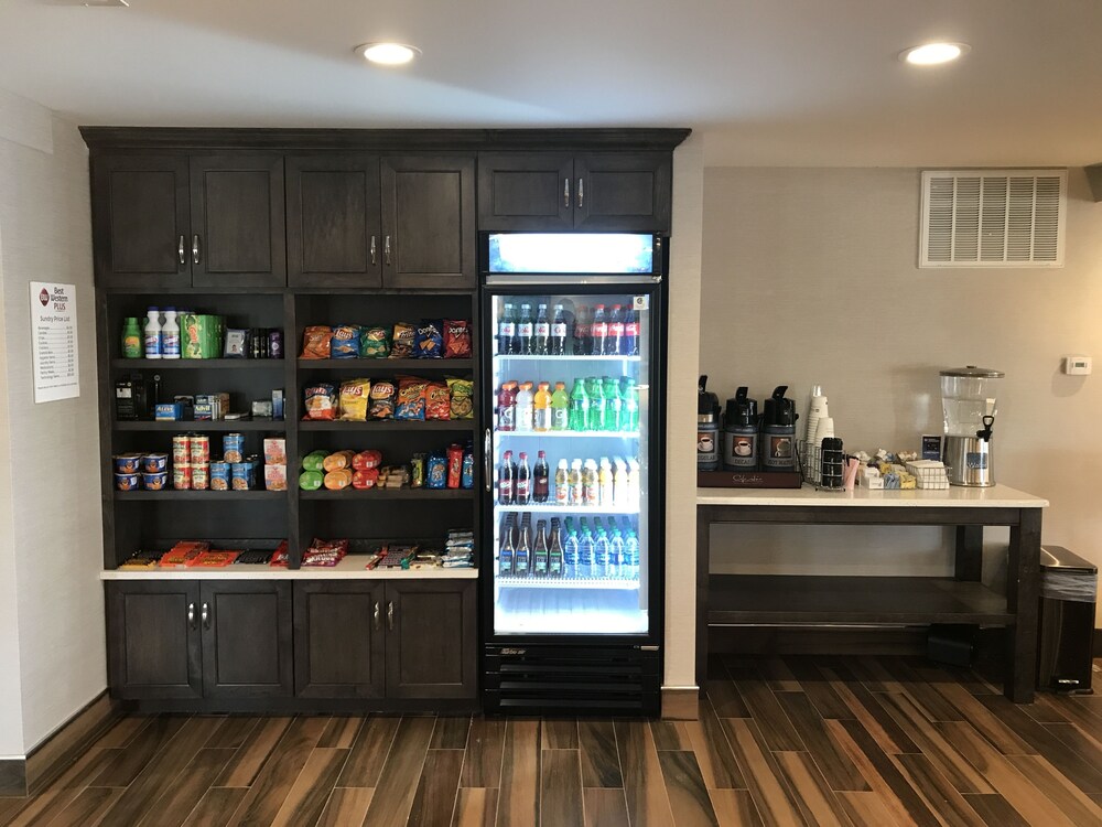 Snack bar, Best Western Plus North Joliet