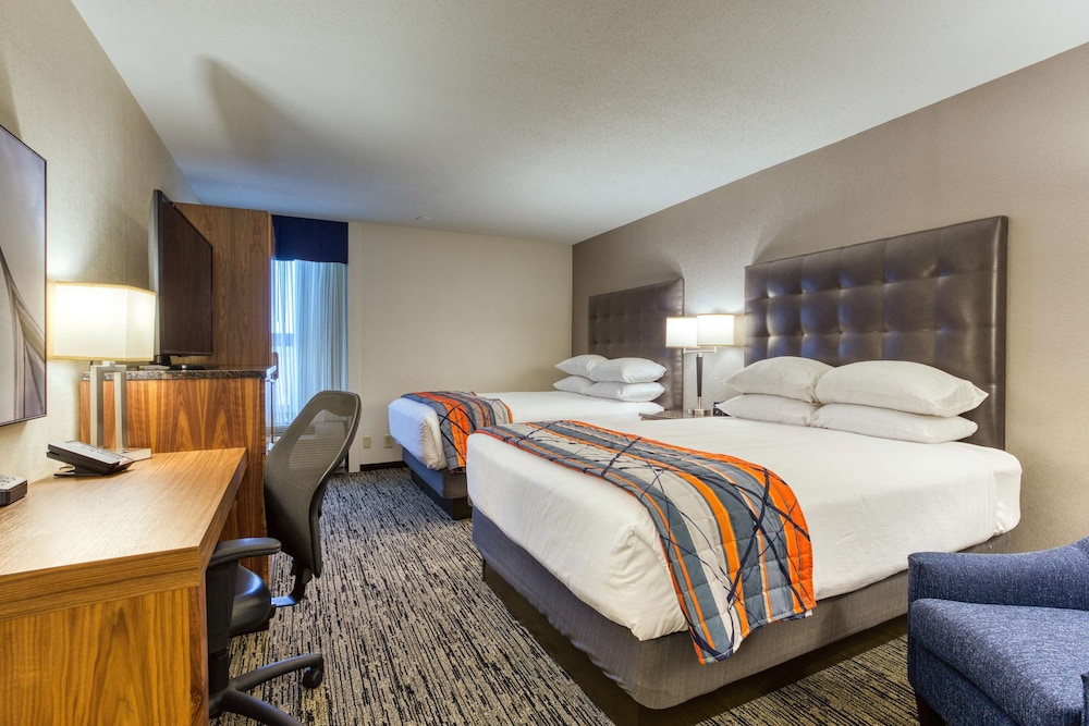 Drury Inn & Suites St. Louis Collinsville